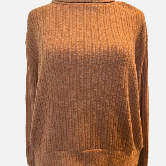 MUDO rusty orange light weight  sweater with a small turtle neck in size Small. - Picture 3 of 5